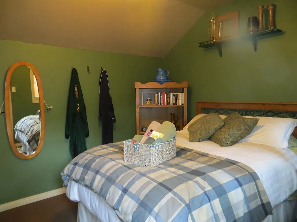 River Lee Executive Bed And Breakfast YYC