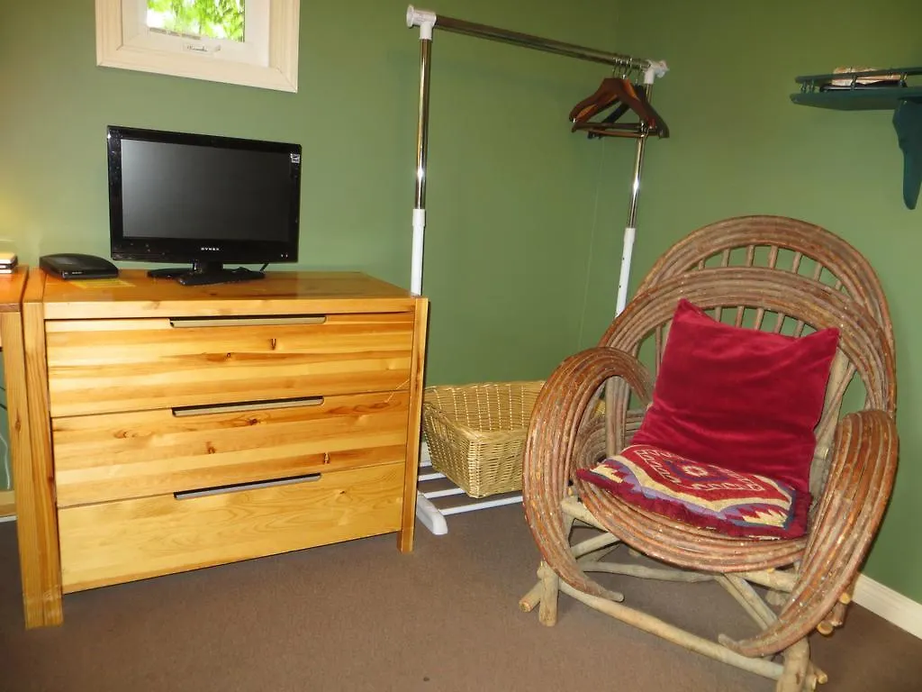 Oda ve Kahvaltı River Lee Executive Bed And Breakfast YYC