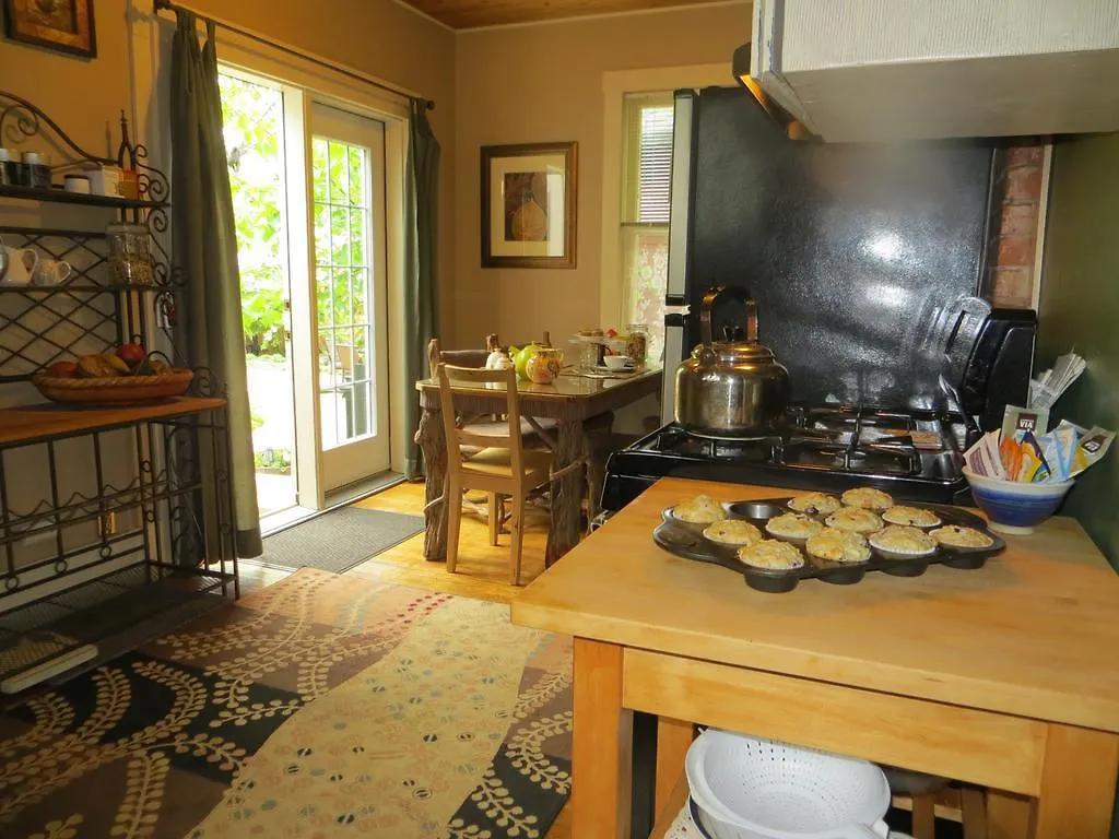 River Lee Executive Bed And Breakfast YYC