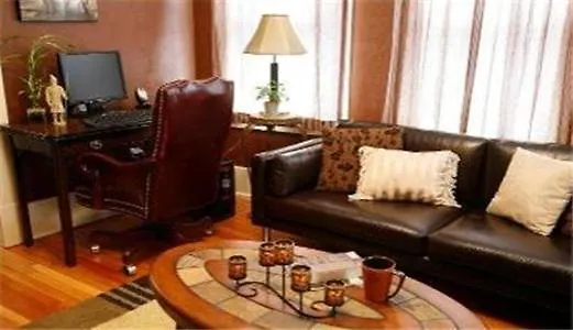 Oda ve Kahvaltı River Lee Executive Bed And Breakfast YYC