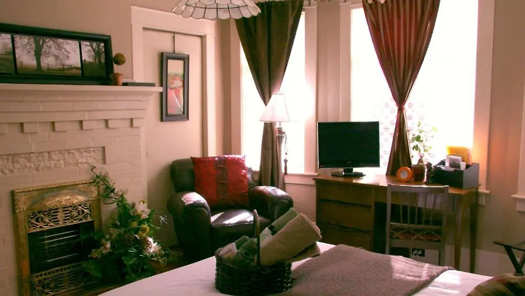 Oda ve Kahvaltı River Lee Executive Bed And Breakfast YYC