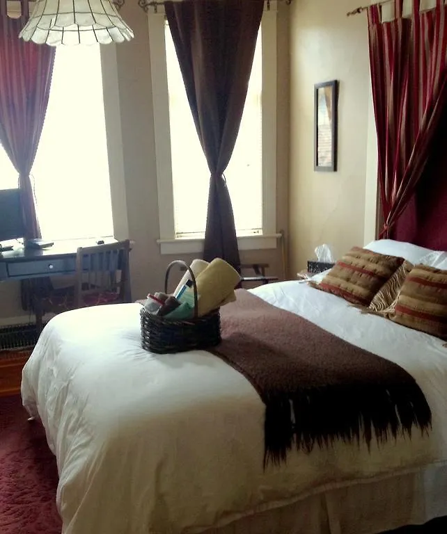 River Lee Executive Bed And Breakfast YYC 3*,