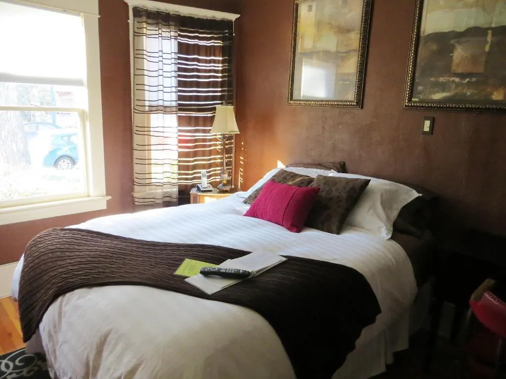 River Lee Executive Bed And Breakfast YYC