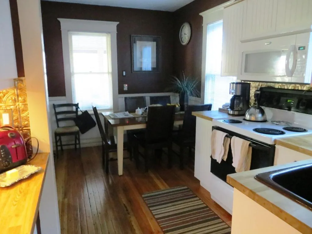 *** Oda ve Kahvaltı River Lee Executive Bed And Breakfast YYC Kanada