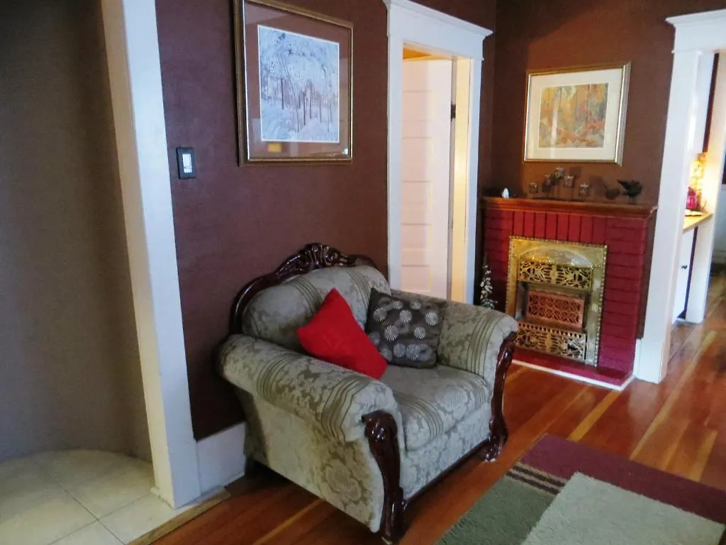 River Lee Executive Bed And Breakfast YYC 3*,