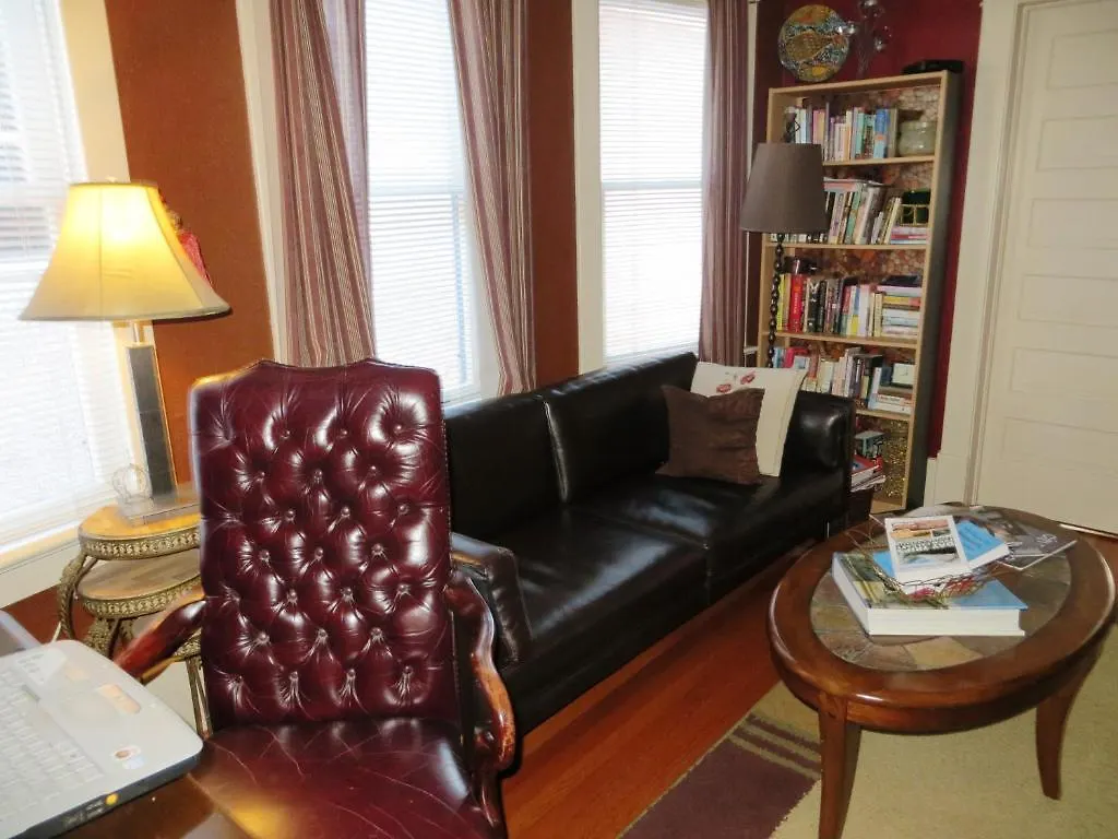 River Lee Executive Bed And Breakfast YYC