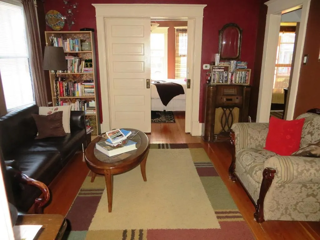 River Lee Executive Bed And Breakfast YYC Oda ve Kahvaltı