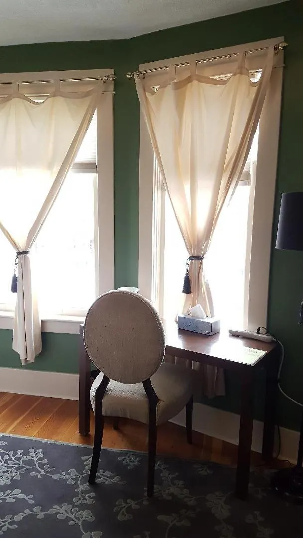 River Lee Executive Bed And Breakfast YYC Kanada